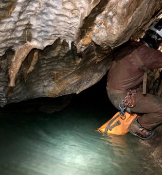 el lago al Bujerín i Cueva d'Alba